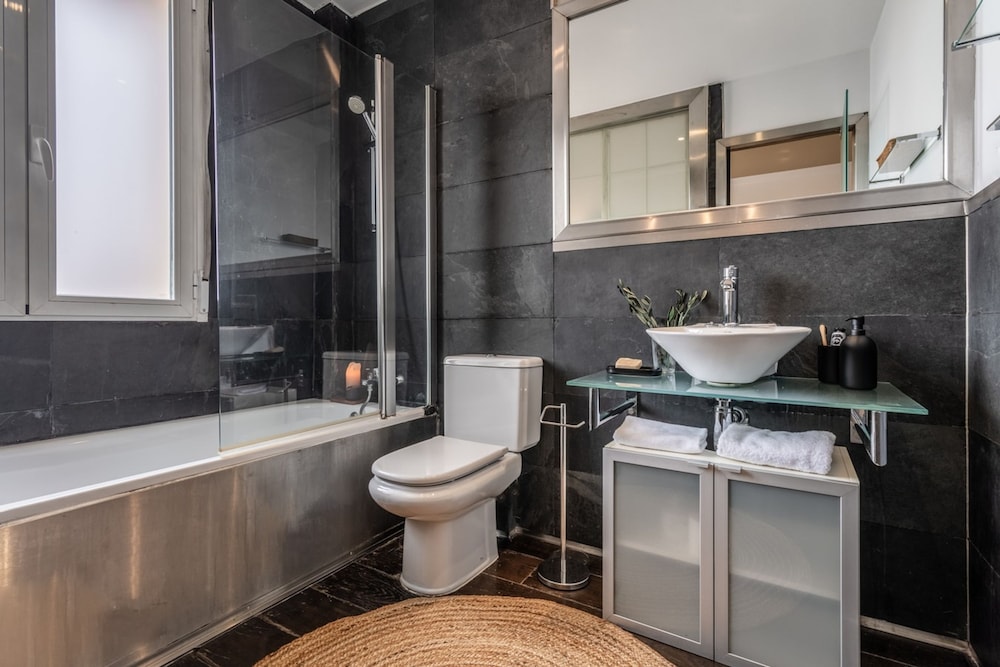 Lora - 2 Bedroom Apartment in Almagro