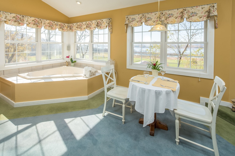 Goldmoor Inn