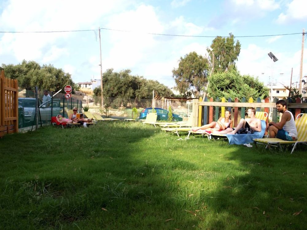 Haris Apartments