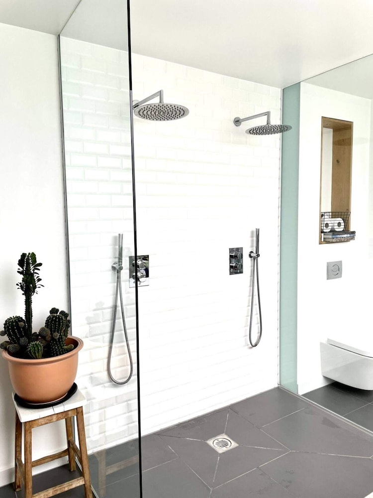 Unique 2 Bedroom Penthouse Apartment in Kensal Rise