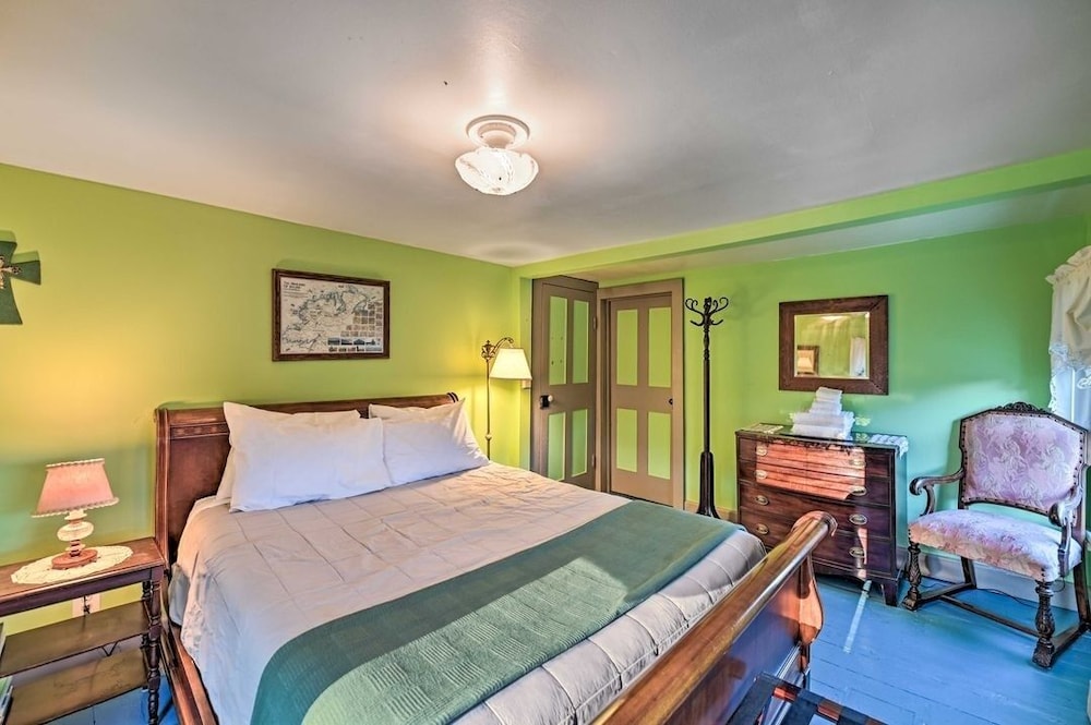 10 Mi To Gore Mountain: Home In Adirondack Park 5 Bedroom Home