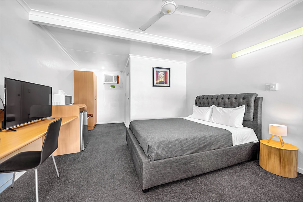 Pearly Shell Motel