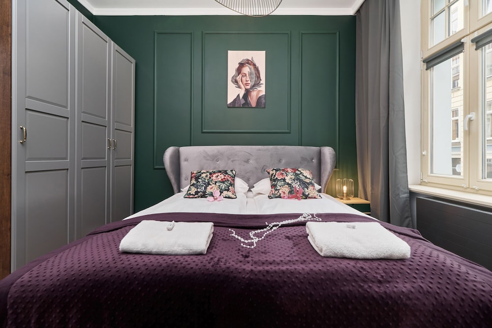 Stylish Apartments City Center Renters view 5