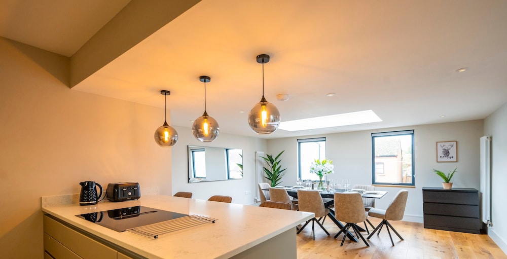 The Elizabeth Suite - Brand New 3 Bedroom Mews view 4