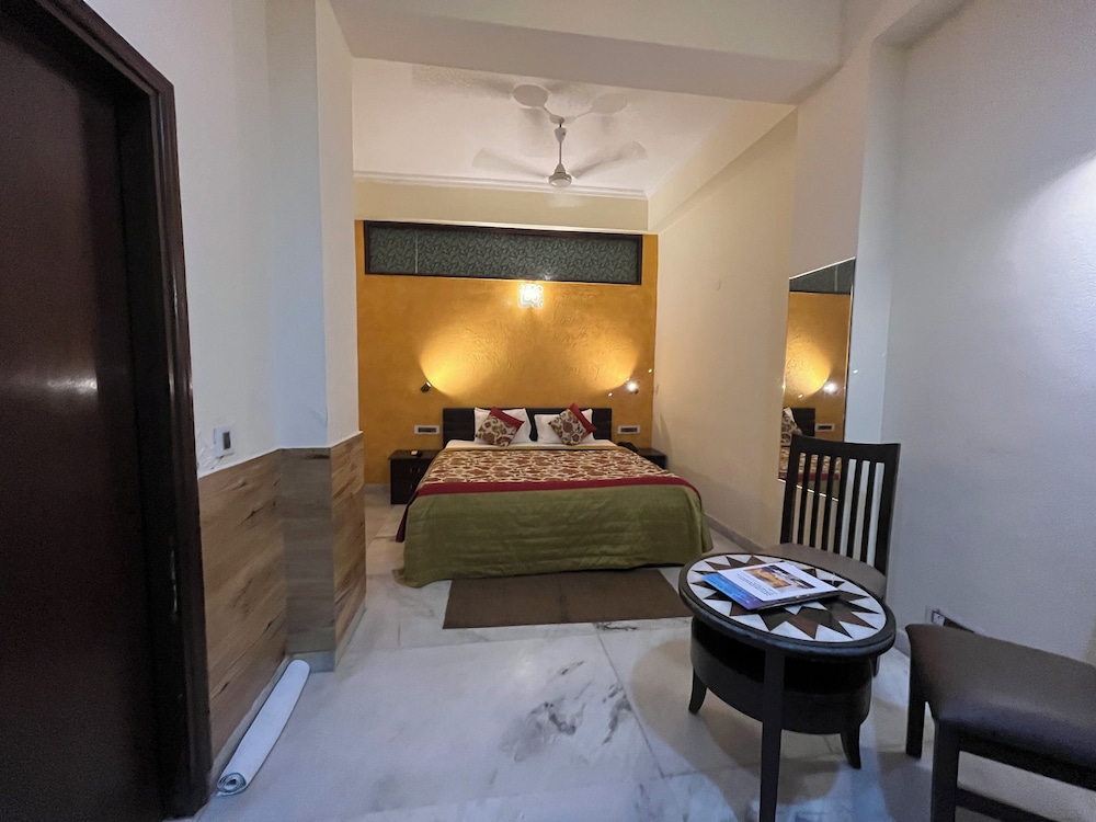 TreeHouseNarmade A Riverfront Resort Spa