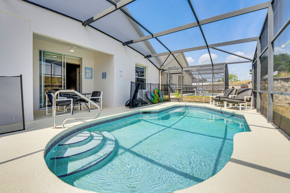 11 Mi to Disney: Home w/ Pool in Davenport!