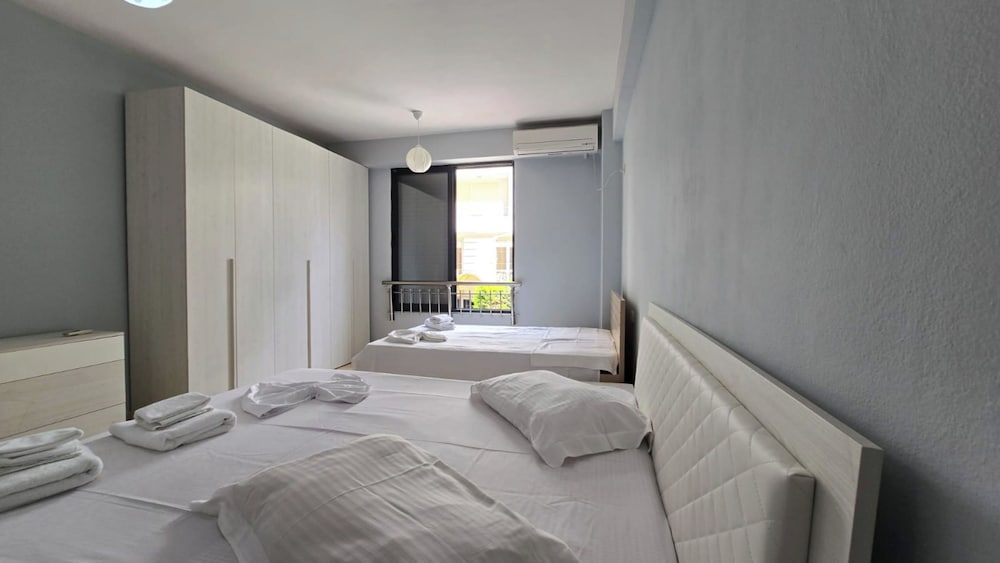 Tirent Apartment - Cozy Bedrooms Stay by Golem Beach.