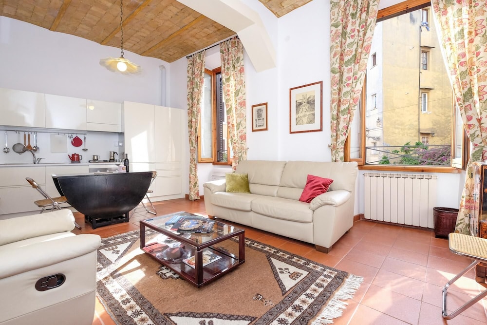 Trastevere Charming Retreat on Cobblestone Street