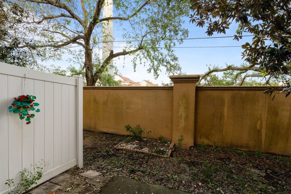 Cozy 3bdr House Near Disney - AL view 2