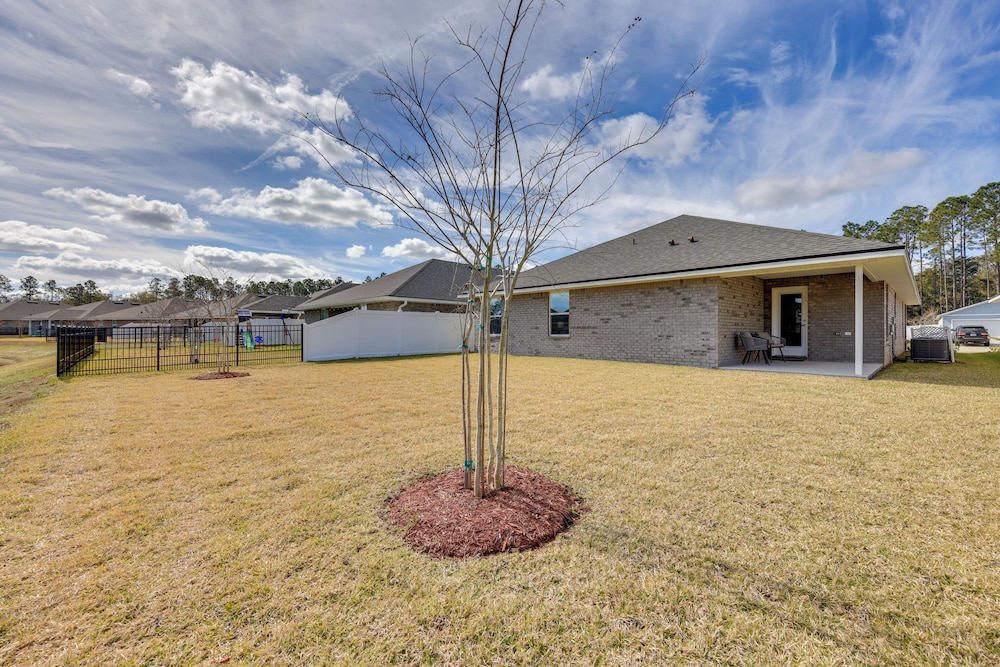 11 Mi to Ocean: Home w/ Pool Access in Palm Coast