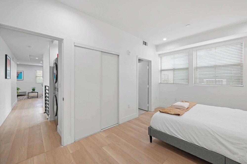 Not Affected by the Fire/modern 5BR Home With Full Amenities & Parking #2