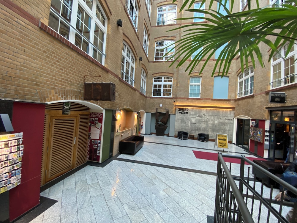 Singer109 Hostel