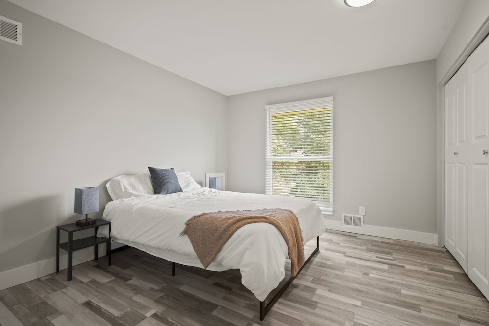2BR Stay Close to Downtown