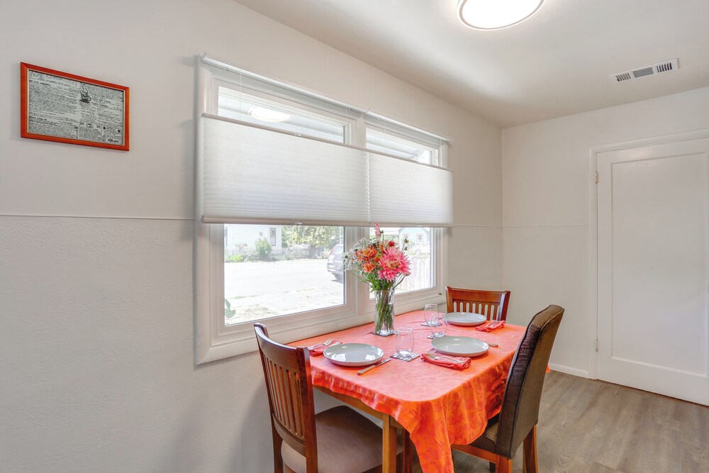 11 Mi to Arcata Bay: Home w/ Garden in Blue Lake!