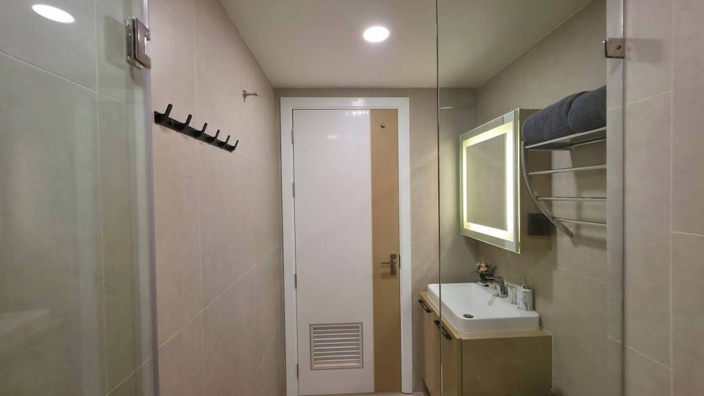 Room-a301- 1 Bedroom Corner Condo Forest