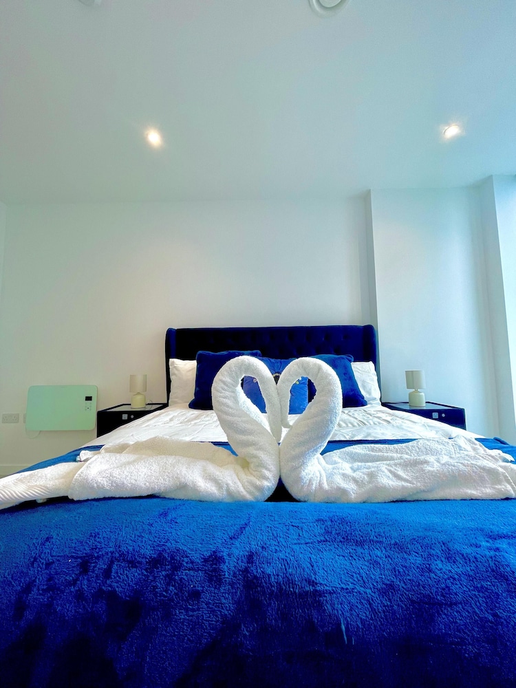 Deansgate Suite - Luxespa - Skyline - Breakfast view 2