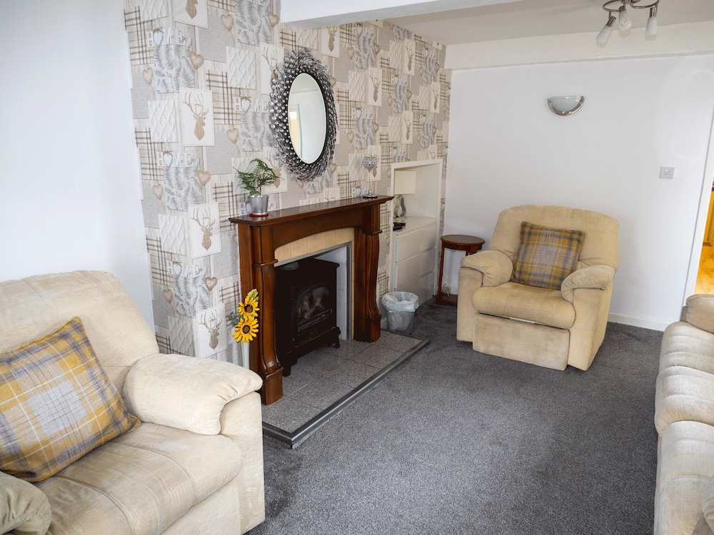 8 Heatons Bridge Road