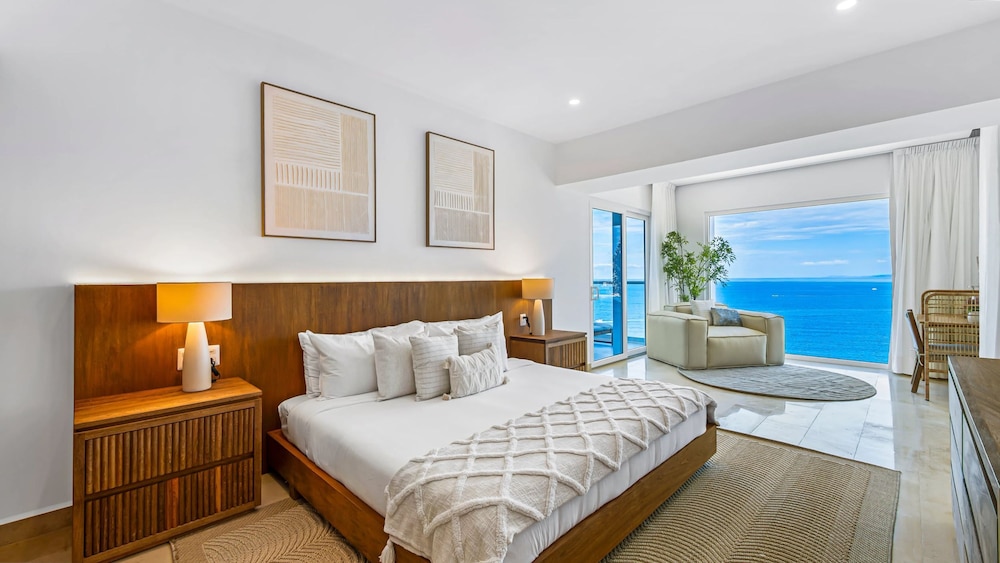 Beachfront Luxury 4BR Penthouse With Incredible Ocean Views