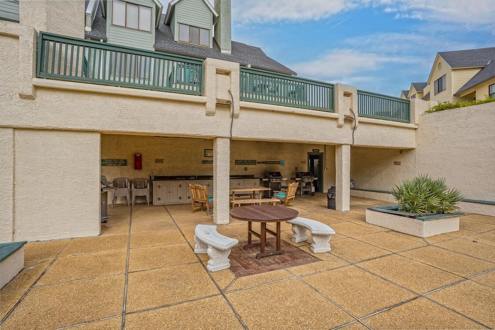 Condo with Resort Access - Great North Island Location
