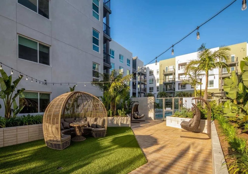 Upscale Escape 10 Min From Disneyland With Pool Gym
