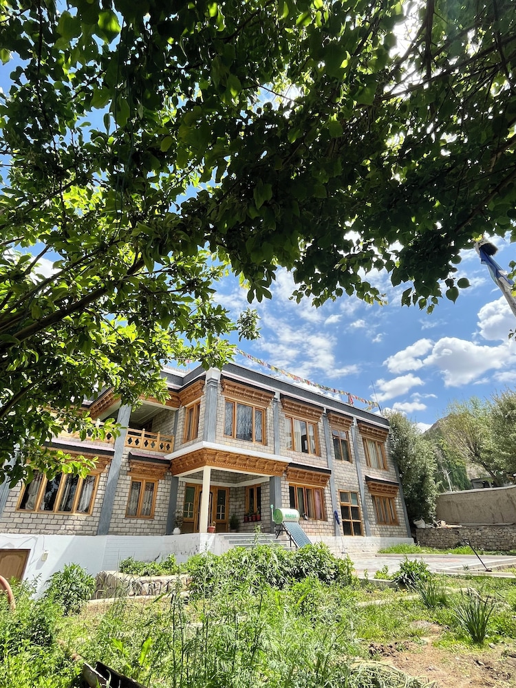LADAKH COUNTRY INN