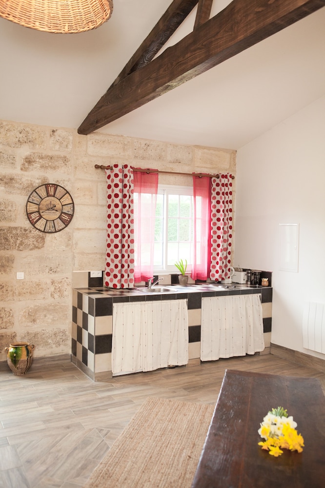 Château Latour Segur Suites & Spa