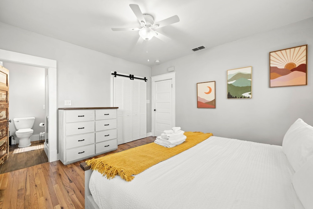 NEW Lakeland Landing Cute Bungalow by Downtown