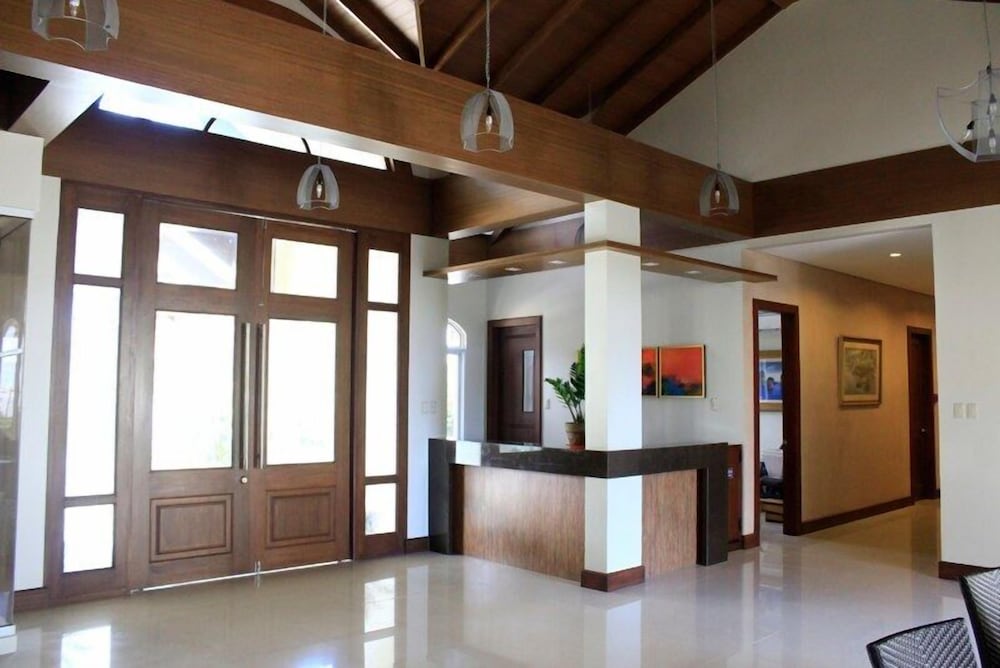 Country Chateau Hotel, Tagaytay - 20
