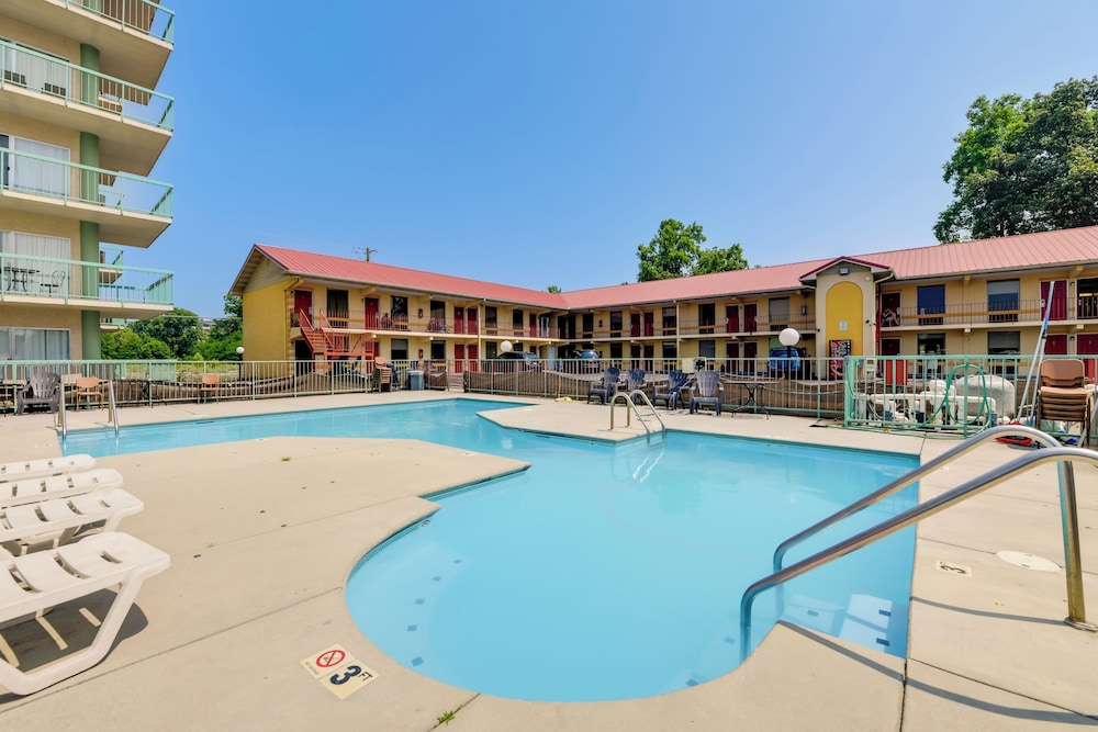 1 Mi to The Island in Pigeon Forge: Condo w/ Pools