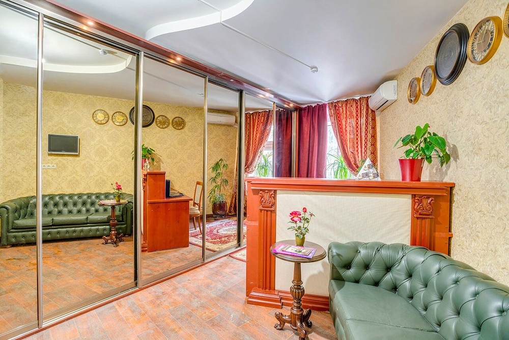 Golden Hotel