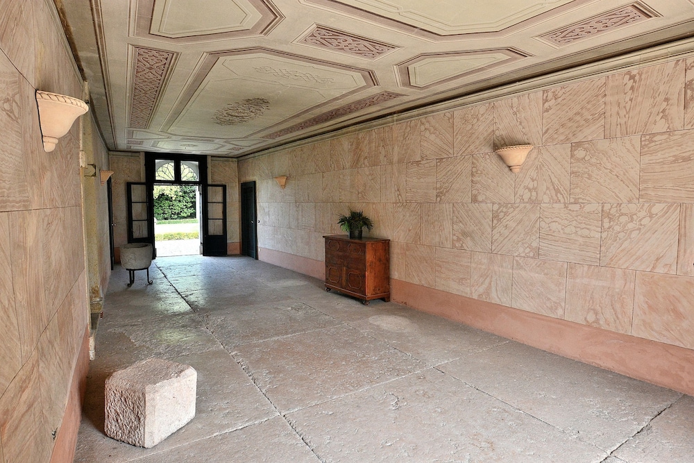 The Knight Loft With Pool view 2