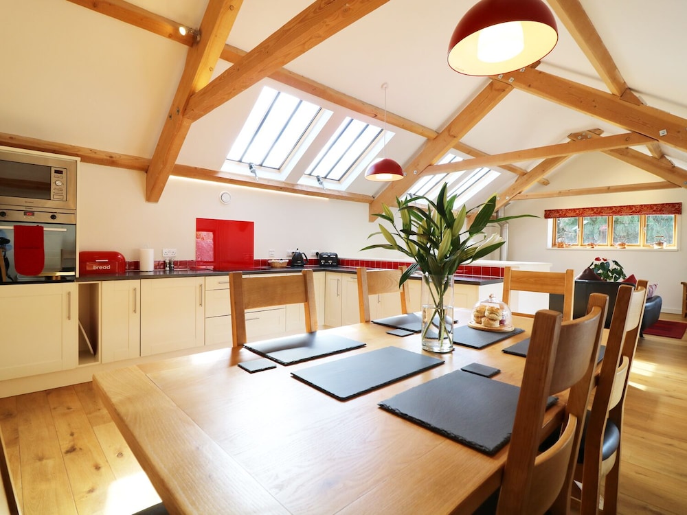 Newton Abbot Vacations - Old Armoury Barn - Property Image 1