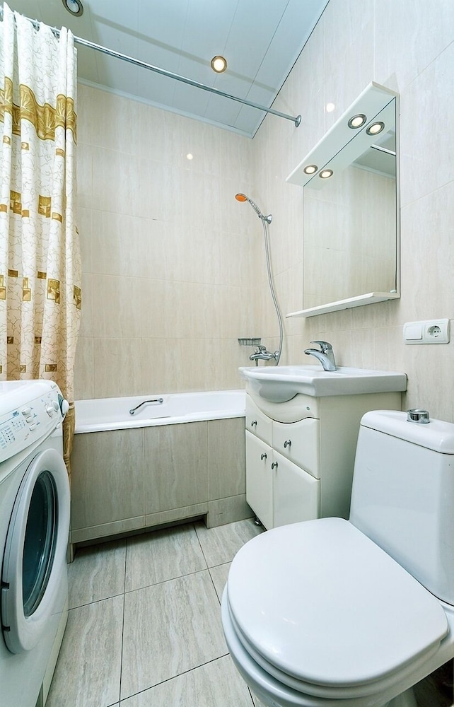 Hotrent Baseina Street Area