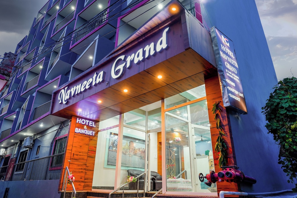 Navneeta Grand Hotel & Banquet Hall
