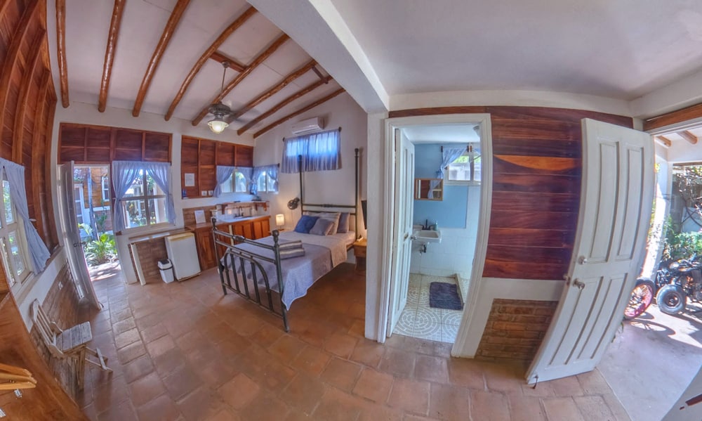 Beachfront 1-of-a-kind House w AC Pool Wifi ATV