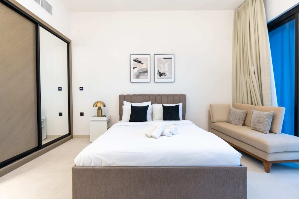 Contemporary Studio Apartment, Dubai Business Bay!