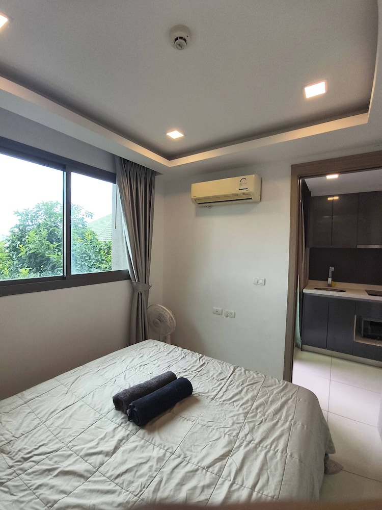 Luxurious Pattaya Apartment With Pool Access