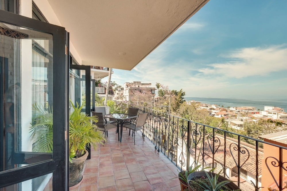 Puerto Vallarta Condo w/ Bay Views + Pool Access! view 5