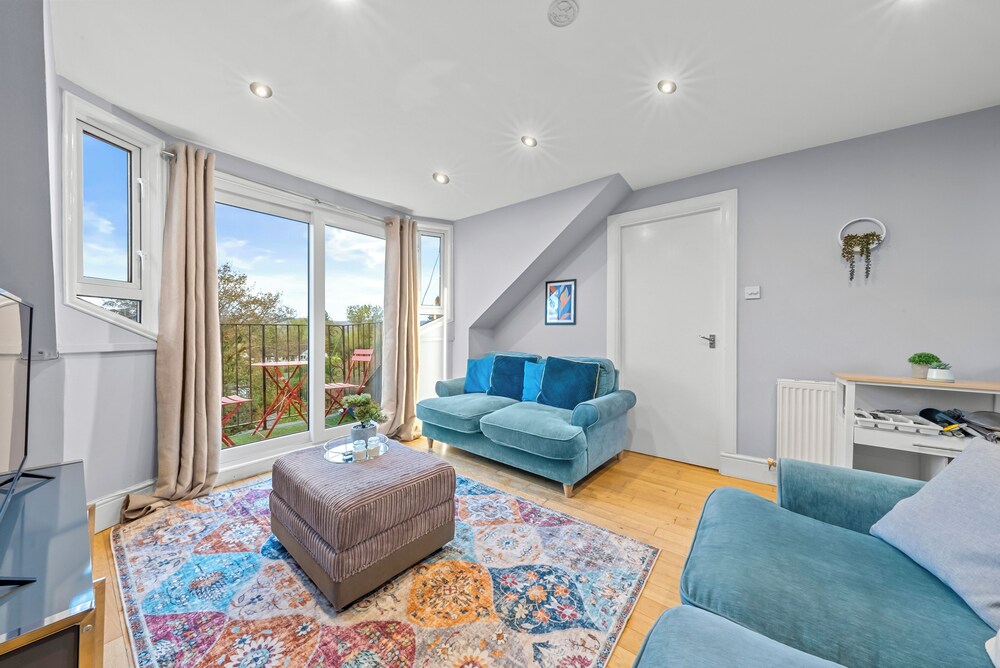 Charming Village Escape near Loch Lomond