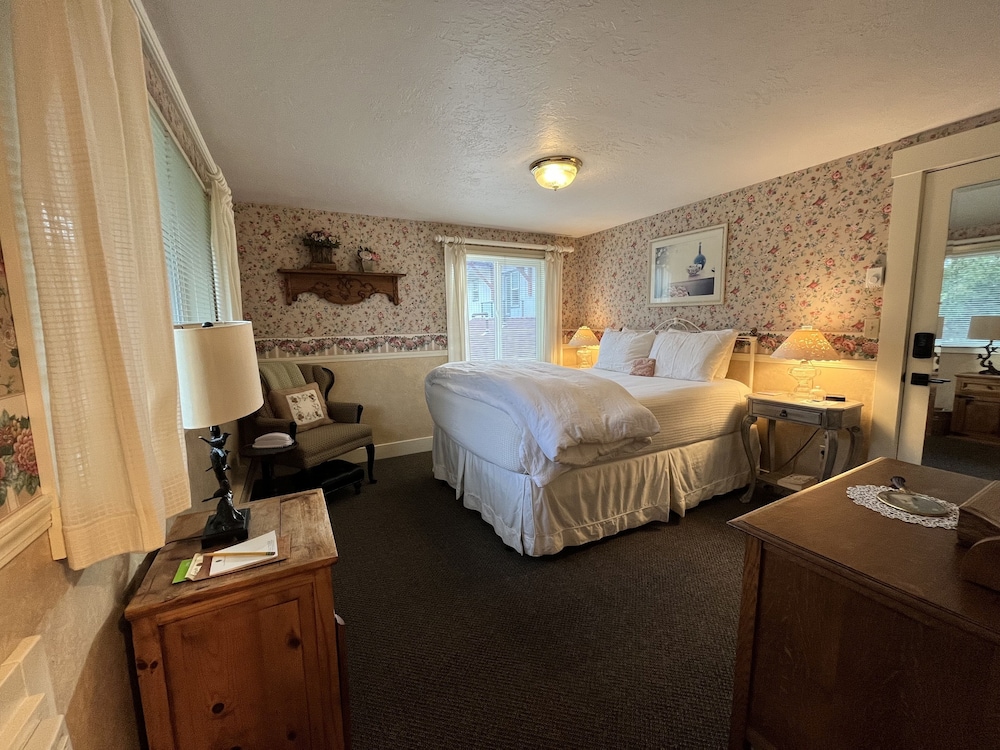 Ashland Vacations - Country Willows Inn and Estate - Property Image 40