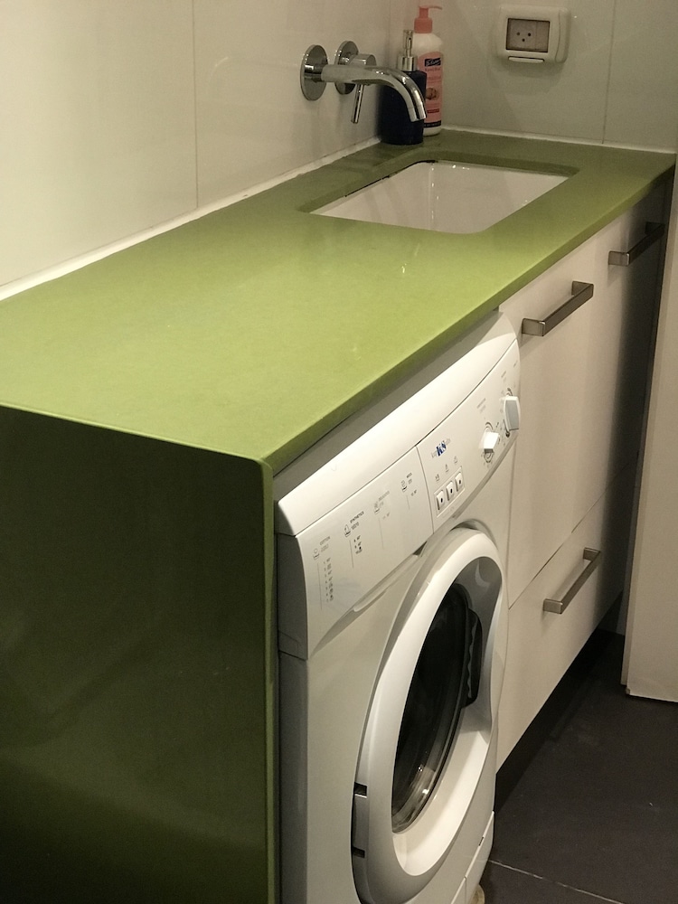 2Rooms Perfect Location 1Min to Beach