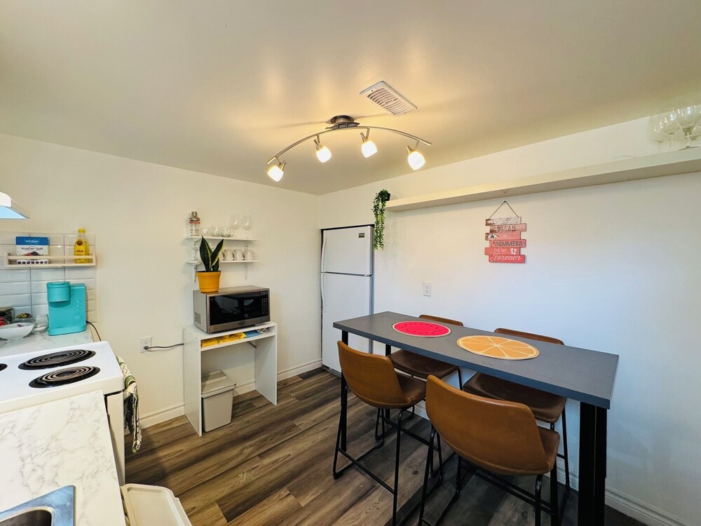 Sunrise BnB with Free Parking