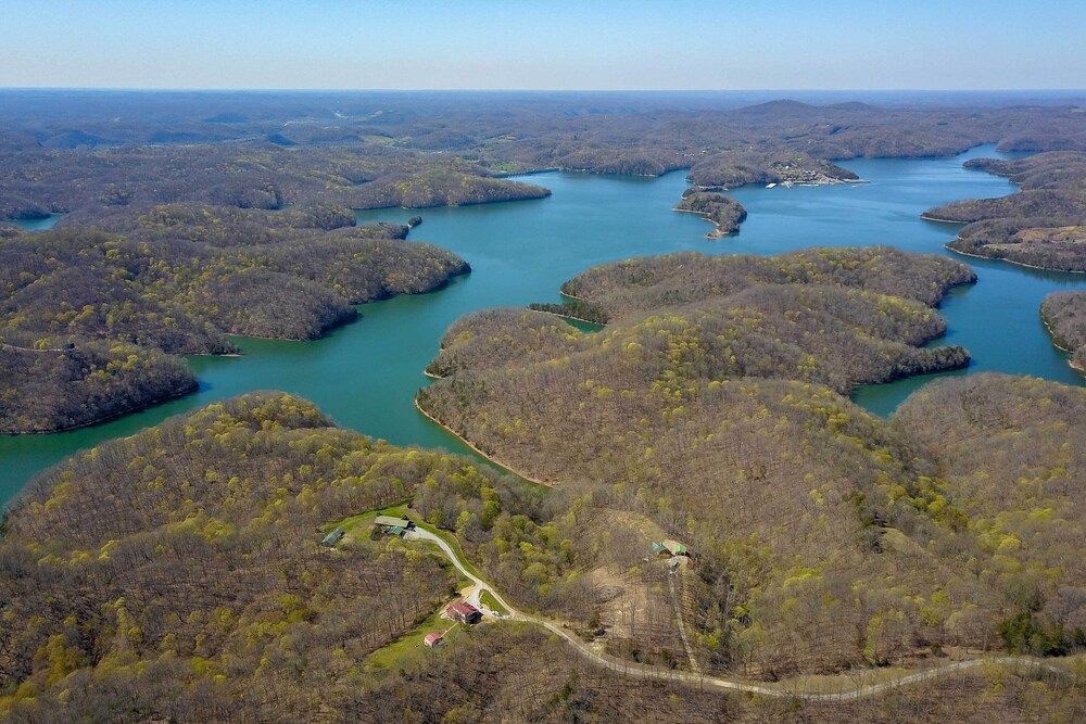 Rustic Dale Hollow Lake Cabin - Private Hot Tub! view 5