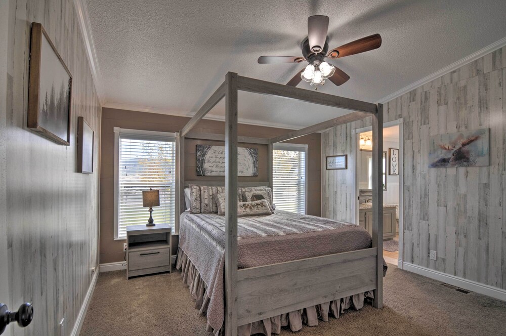 Bright & Beautiful Home, Explore Nat'l Parks! view 4