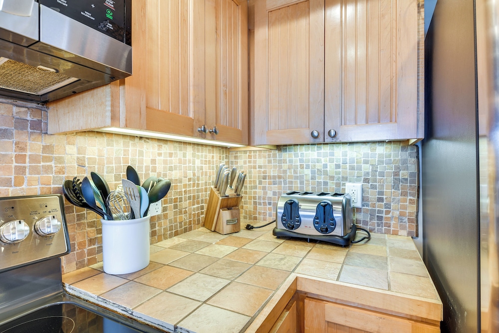 Oceanfront Home w/ Beach Access in Galveston