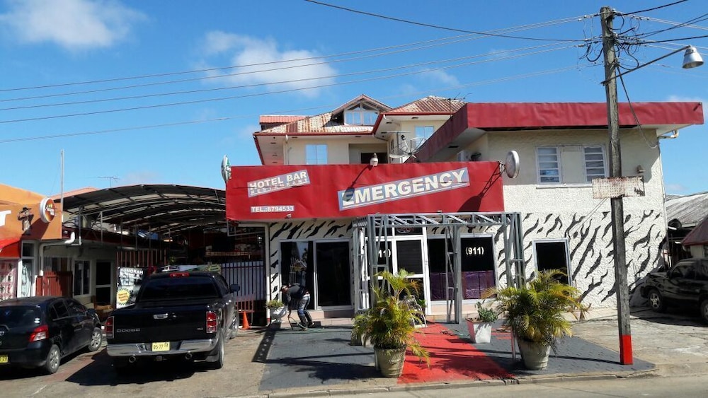 Hotel Bar Emergency 911