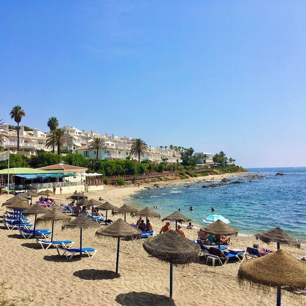 Villa With Pool, Walk to Beach, Restaurants, Shops