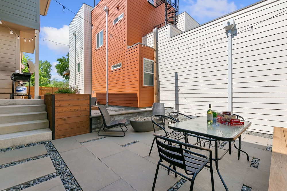The Cycle Haus - Rooftop Deck With Hot Tub & Views