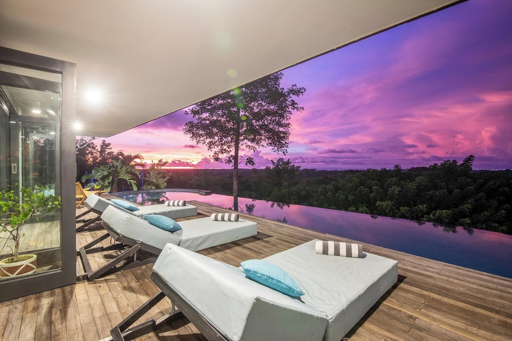 Stunning 6BR Villa 5 Mins to Bingin