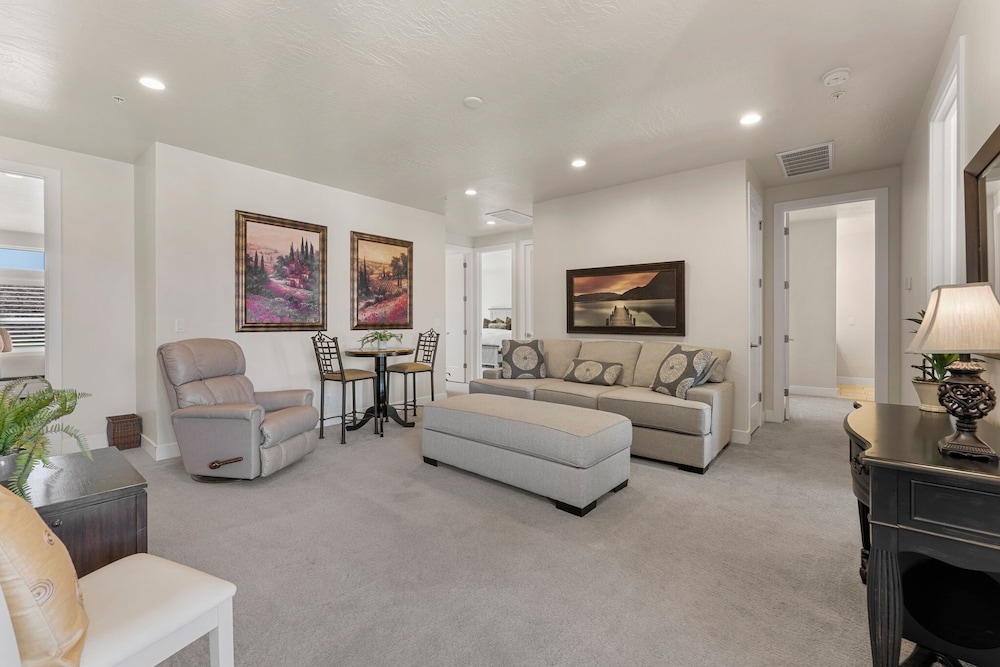 Coral Rock Vista 8 Bedroom Townhouse